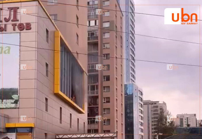 ОБЕГ: “Оргил“ худалдааны төвд гарсан галыг унтраахаар ажиллаж байна