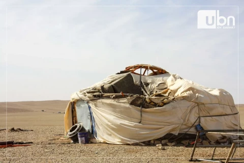 Хүчтэй салхины улмаас хоёр айлын гэр нуржээ