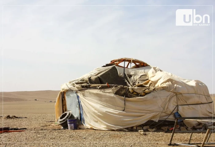 Хүчтэй салхины улмаас хоёр айлын гэр нуржээ