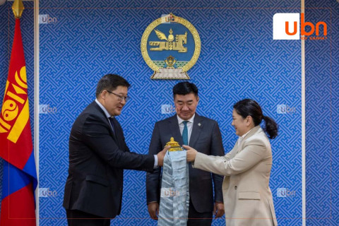 ЗГХЭГ-ын Тэргүүн дэд даргын үүрэг гүйцэтгэгчээр томилогдсон Д.Мөнх-Эрдэнэ энэ сарын 19-ний тамгаа хүлээж авчээ