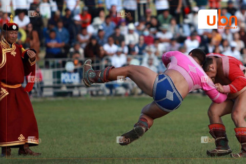Улаанбаатар хотын иргэдийн өдрийн барилдаанд гадаад бөхчүүд барилдахаар бүртгүүлжээ
