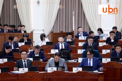 ЧУУЛГАН: 2025 оны төсвийн хүрээний мэдэгдэл, 2026-2027 төсвийн төсөөллийн тухай хуульд өөрчлөлт оруулах тухай хуулийн төслийг ЯАРАЛТАЙ горимоор хэлэлцэхийг дэмжлээ