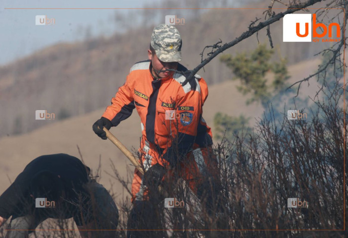 ОБЕГ: 5 аймгийн 9 суманд гарсан 14 ой, хээрийн гал түймрийг унтраахаар ажиллагааг зохион байгуулж байна