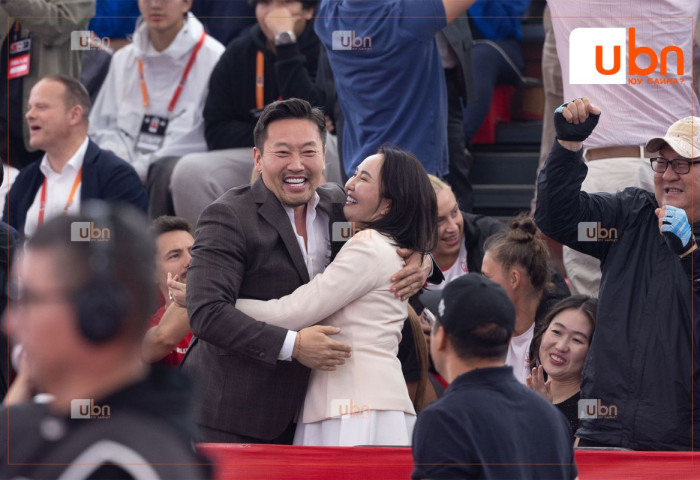 ФОТО: УИХ-ын гишүүд төв талбайд сагс үзэж, эмэгтэй шигшээ багаа дэмжлээ