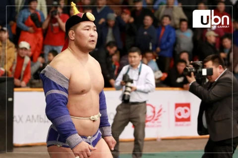 Нийслэлийн иргэдийн баярт зориулсан барилдаанд барилдахаар Р.Пүрэвдагва, Ө.Бат-Орших, М.Өсөхбаяр нар нэмж, бүртгүүлжээ