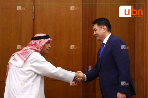 Ерөнхийлөгч У.Хүрэлсүх Олон улсын сагсан бөмбөгийн холбооны тэргүүнийг хүлээн авч уулзлаа