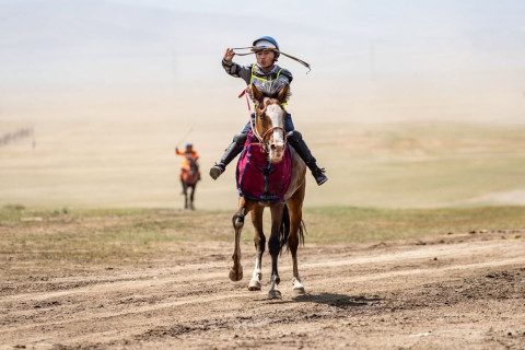 Хязаалан насны морьдын уралдаанд Б.Баярбямбын хээр алаг, туухай зүсмийн хязаалан түрүүллээ