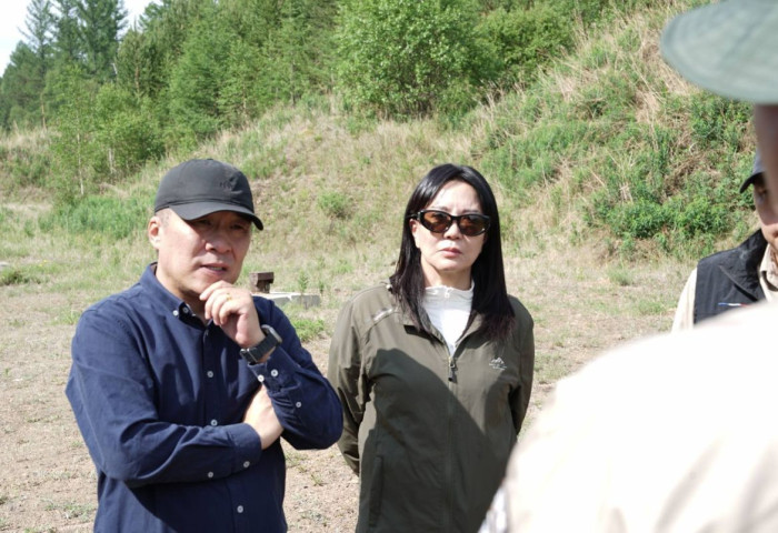 БОУАӨ-ийн сайд Б.Батбаатар “Сүжигтийн ам“-нд Ноён уулын дархан цаазат газрын хамгаалалтын захиргаатай хамтран төлөвлөгөөт бус хяналт шалгалт хийлээ