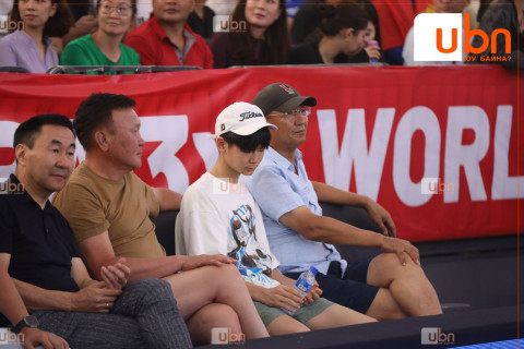 ФОТО: 3x3 сагсан бөмбөгийн алтан медалийн төлөөх тоглолтыг улстөрчид болон олны танил эрхмүүд