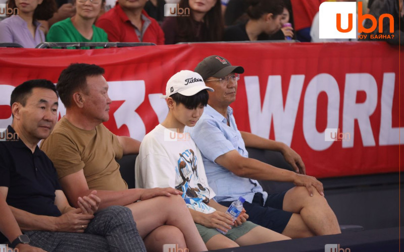 ФОТО: 3x3 сагсан бөмбөгийн алтан медалийн төлөөх тоглолтыг улстөрчид болон олны танил эрхмүүд