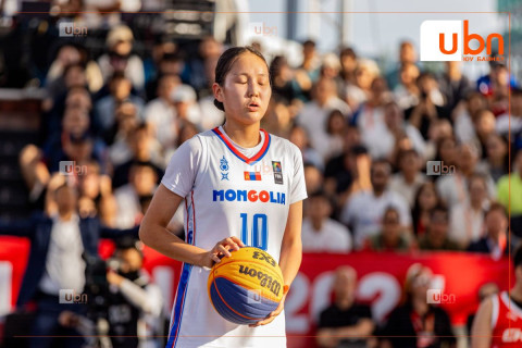 ОНЦЛОХ ФОТО: 18-хан насандаа дэлхийн ДЭД АВАРГА болж, 3х3-ын талбайд ЦОЙЛСОН Н.НАНДИНХҮСЭЛ