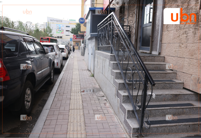 Явган хүний замаар хоёр ба түүнээс дээш хүн зэрэг зорчиход хүндрэлтэй байна