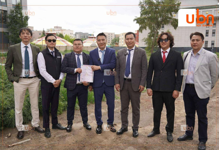 Үндэсний “Эхлэл брэнд“ХХК дуудлага худалдаагаар 9,3 тэрбум төгрөгөөр худалдаж авсан газрын гэрчилгээгээ гардаж авлаа