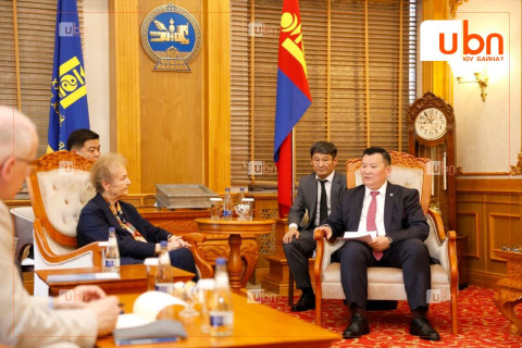 Хууль зүй, дотоод хэргийн сайд Л.Мөнхбаатар ХБНГУ-ын Элчин сайд Хельмут Кулитц тэргүүтэй төлөөлөгчдийг хүлээн авч уулзлаа