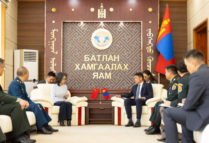 Батлан хамгаалахын сайд Д.Батлут БНХАУ-аас Монгол Улсад суугаа Онц бөгөөд бүрэн эрхт Элчин сайд Шэнь Миньжуанийг хүлээн авч уулзлаа