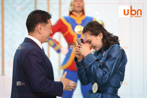 ФОТО: FIBA 3x3 ДАШТ-ий ҮНЭ ЦЭНЭТЭЙ ТОГЛОГЧ, Монгол Улсын 3x3 эмэгтэй шигшээ багийн тамирчин О.Хулангийн МУГТ цол хүртэж буй АГШИН