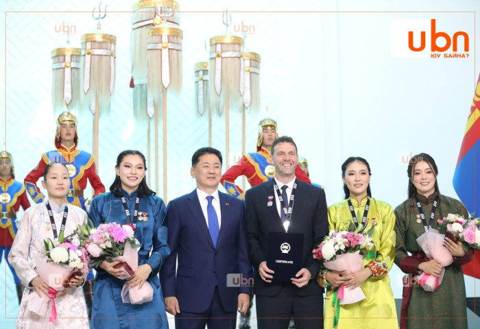 Ерөнхийлөгч У.Хүрэлсүх: Шигшээ багийн охидоо олимп, дэлхийн аварга болохыг хүсэн ерөөе