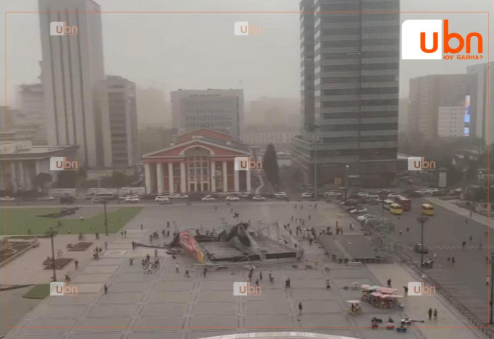 Төв талбайн тайз нурж, хоёр том хүн, нэг хүүхэд бэртжээ