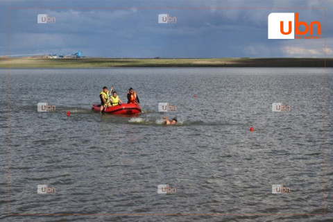 Хийлдэг завьтай салхинд туугдаж нуурын гол хэсэг рүү орсон хүүхдийг эсэн мэнд гаргажээ
