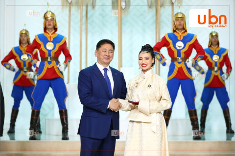 Бүжигчин М.Бямбаа ГАВЬЯАТ ЖҮЖИГЧИН цол хүртлээ