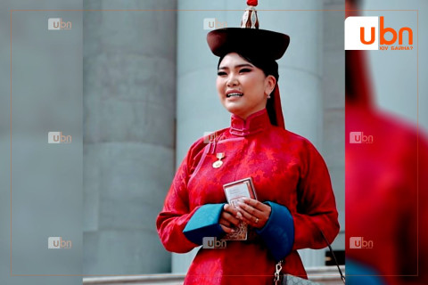 Уртын дуучин Б.Батцэцэглэн ГАВЬЯАТ ЖҮЖИГЧИН цол хүртлээ