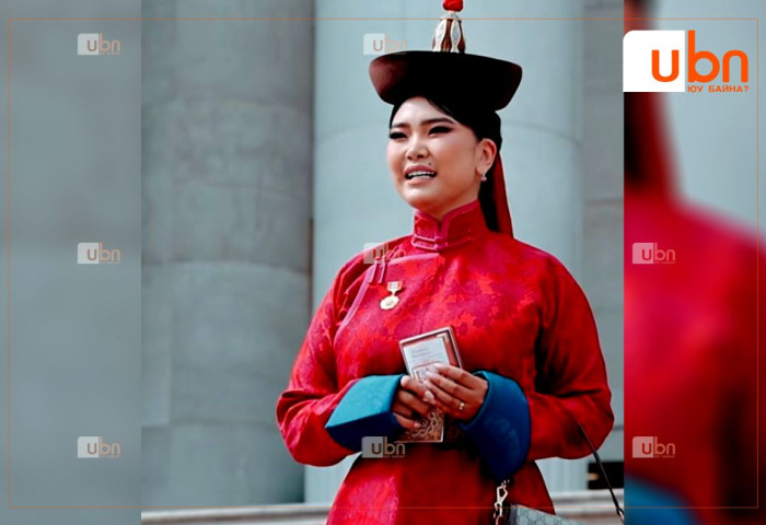 Уртын дуучин Б.Батцэцэглэн ГАВЬЯАТ ЖҮЖИГЧИН цол хүртлээ