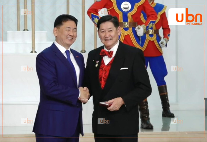 “Инээмсэглэл“ хамтлагийн ахлагч Ч.Ганболд Монгол Улсын Соёлын Гавьяат зүтгэлтэн цол хүртлээ