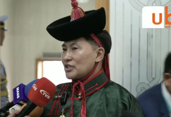 МУГЖ, дуучин Л.Банзрагч: Дуунд дуртай түмэн олныхоо дэмжлэгээр Төрийнхөө хайр, хишгийг хүртсэндээ баяртай байна
