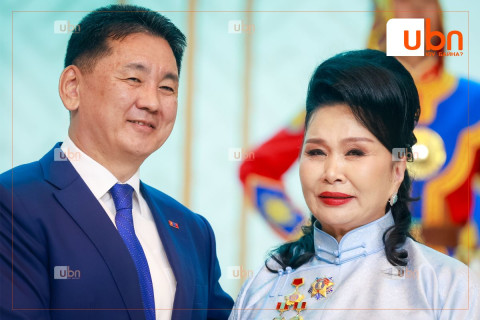 Ардын жүжигчин А.Долгор Хөдөлмөрийн баатар цол хүртлээ