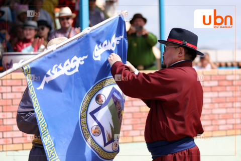 Төв аймгийн Бүрэн сумыг Хөдөлмөрийн гавьяаны улаан тугийн одонгоор шагналаа
