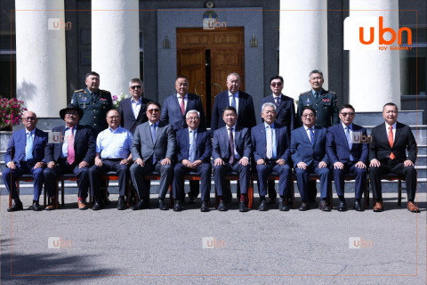 Батлан хамгаалахын сайд Д.Батлут салбарын үе үеийн сайд, дарга нарт хүндэтгэл үзүүллээ