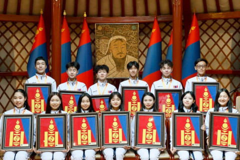 Энэ жилээс эхлэн улс орныхоо нэрийг олон улсад гаргасан уран бүтээлч, тамирчдыг баяр наадмын нээлтэд оролцуулдаг болно