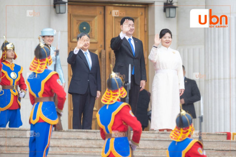 Ерөнхийлөгч У.Хүрэлсүх, гэргий Л.Болорцэцэгийн хамт Япон Улсын Цог Жавхлант Эзэн Хаан Нарүхито, Эрхэм дээд Хатан Масако нарыг албан ёсоор угтан авлаа