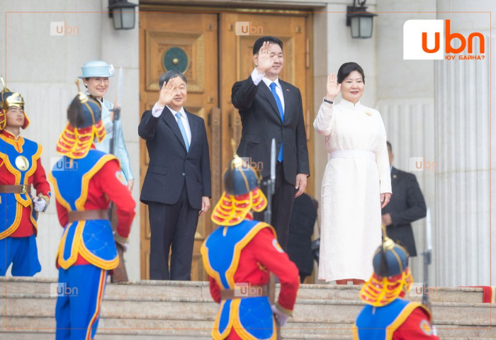 Ерөнхийлөгч У.Хүрэлсүх, гэргий Л.Болорцэцэгийн хамт Япон Улсын Цог Жавхлант Эзэн Хаан Нарүхито, Эрхэм дээд Хатан Масако нарыг албан ёсоор угтан авлаа