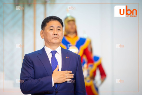 ШУУД: Төрийн дээд одон, цол гардуулж байна