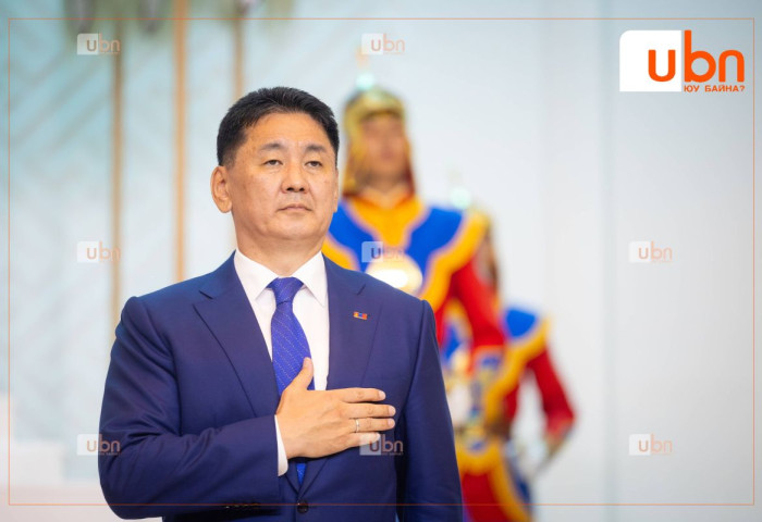 ШУУД: Төрийн дээд одон, цол гардуулж байна