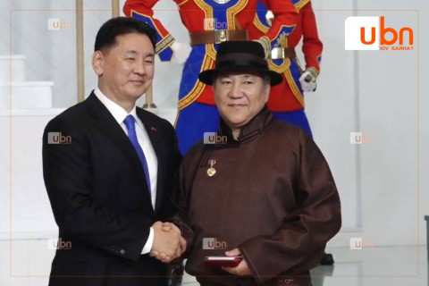 Жүжигчин Д.Бямбацогт Гавьяат жүжигчин цолоор энгэрээ мялаалаа