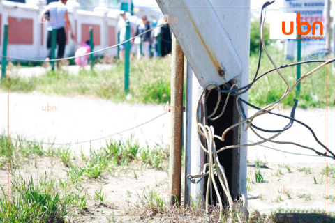 СЭРЭМЖЛҮҮЛЭГ: Шонгийн модны ил задгай цахилгааны утасны хүчдэлд цохиулж, гэмтжээ