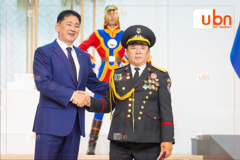 “Морины“ хэмээн алдаршсан, МУГЖ Гэнэнгийн Батбаяр “Ардын жүжигчин“ цол хүртлээ