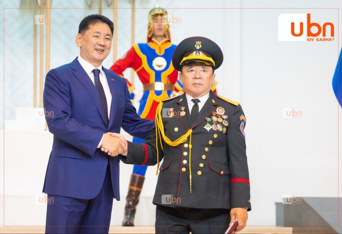 “Морины“ хэмээн алдаршсан, МУГЖ Гэнэнгийн Батбаяр “Ардын жүжигчин“ цол хүртлээ