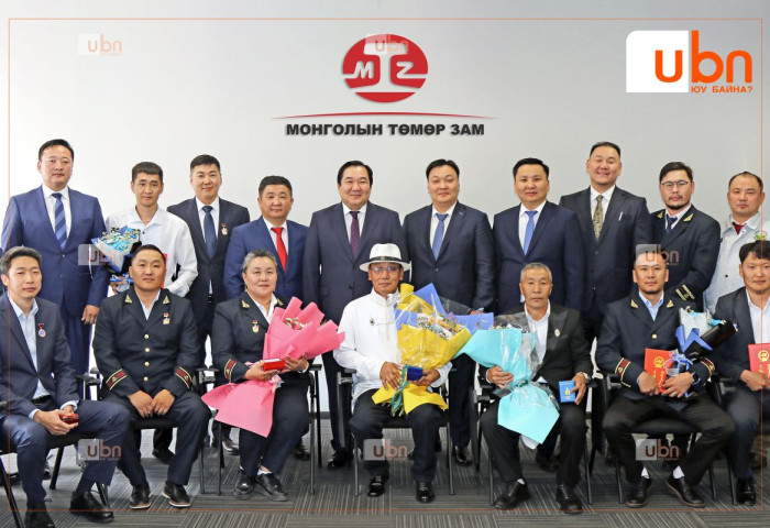 Төрийн дээд одон медаль, зам тээврийн салбарын шагнал гардууллаа