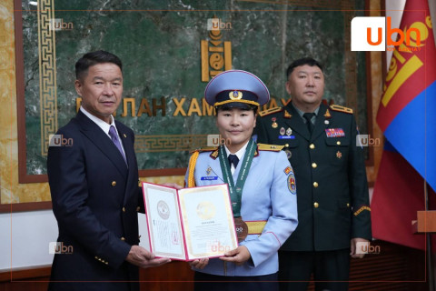 ОУХМ Б.Ганхайчид БХЯ-наас 2 өрөө байрны батламж гардуулжээ