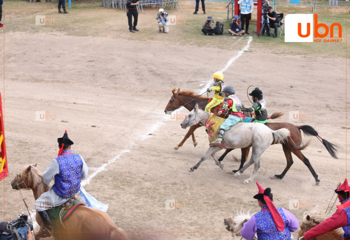 ШҮДЛЭН: Төв аймгийн Заамар сумын уяач Ж.Түмэн-Өлзийгийн бор шүдлэн түрүүллээ