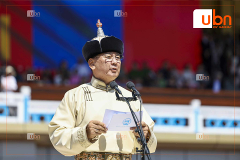 У.Хүрэлсүх: Өндөр заяат миний Монголын ард түмэн хотол олноороо дэнж хотойтол дэлгэр сайхан наадаарай