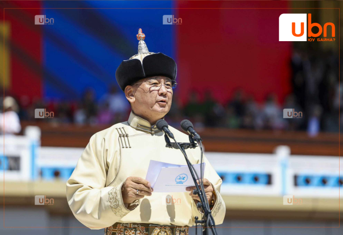 У.Хүрэлсүх: Өндөр заяат миний Монголын ард түмэн хотол олноороо дэнж хотойтол дэлгэр сайхан наадаарай