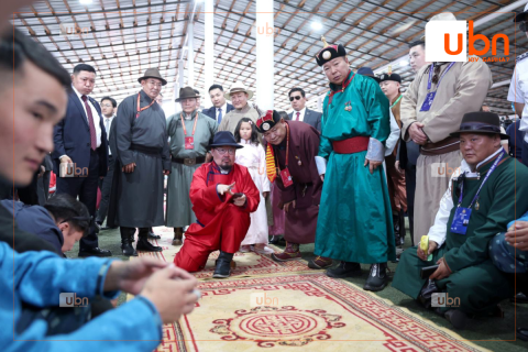 Ерөнхий сайд Г.Занданшатар шагайн алтан зурхайн анхны сумыг тавилаа