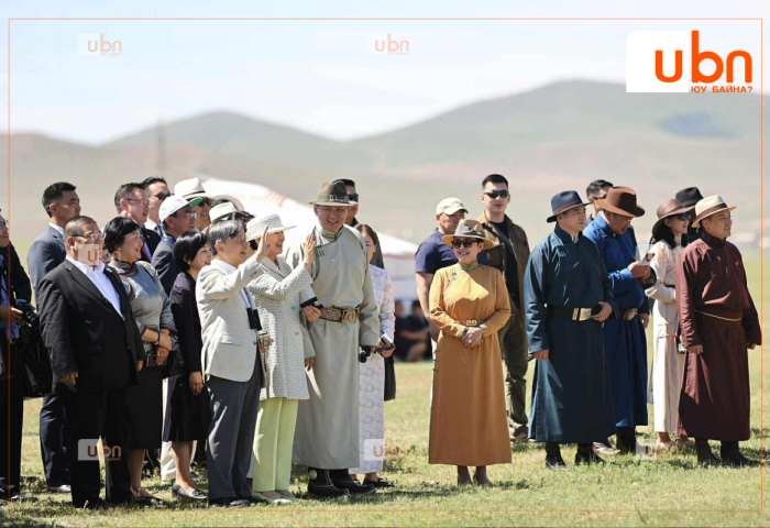 Ерөнхийлөгч У.Хүрэлсүх, Япон Улсын Цог Жавхлант Эзэн Хаан Нарүхито нар хурдан соёолонгийн уралдаан үзэж сонирхлоо