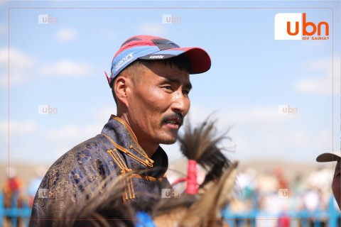 Э.Улаанхүүгийн хул даага аман хүзүүдлээ