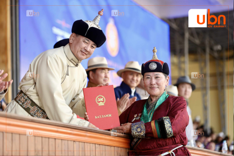 Ерөнхийлөгчийн зарлигаар үндэсний сурын харваачдад улсын цол олгов