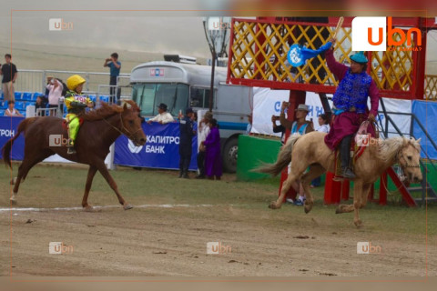 Сонгомол дунд насны морьдын уралдаанд Б.Пүрэв-Очирын наран зээрд түрүүллээ